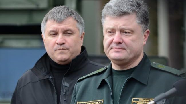 Блогер о расследовании «доведения» Яценюка до отставки: МВД «окопалось» против президента