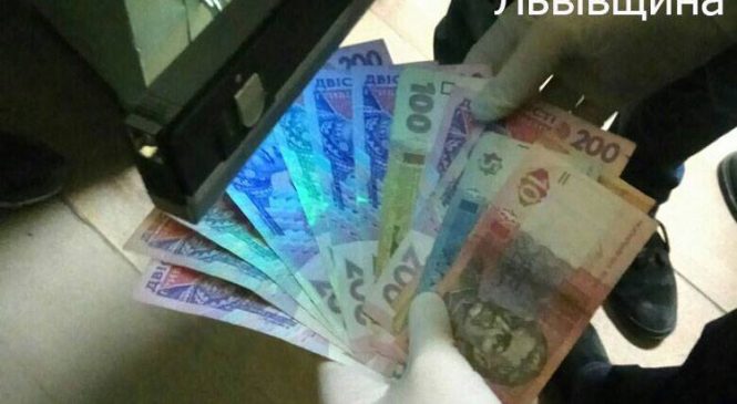 Преступные схемы выдачи паспортов: задержаны два чиновника миграционной службы, — ФОТО