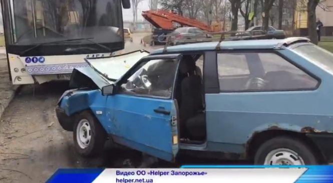ДТП на Шевченковском: ВАЗ-2108 протаранил автобус маршрута № 72