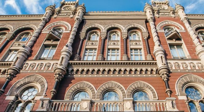 Межбанк: НБУ скупил 75$ млн. не дав доллару подешеветь