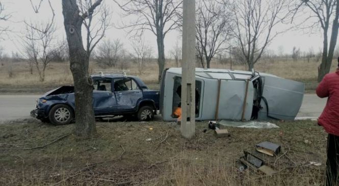 Жуткое ДТП на Шевченковском: «Москвич» протаранил ВАЗ-2107 и перевернулся