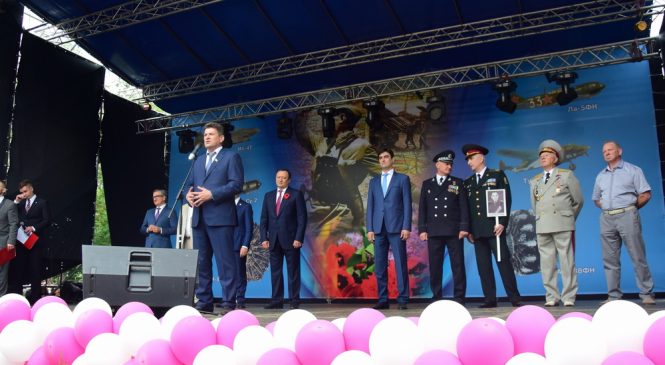 Как городская и областная власть поздравляла запорожцев с Днем Победы (ФОТО)