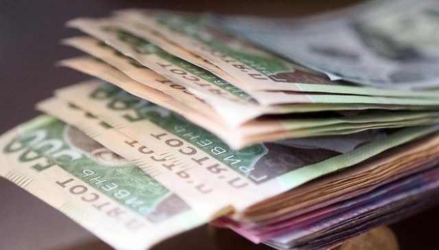 Запорожцам по зарплате задолжали 200 миллионов гривен — статистика