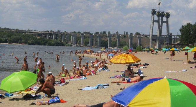 В нескольких пляжах Запорожья обнаружены отклонения воды