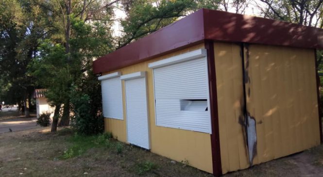 У Запорізькій області люди намагалися спалити незаконно встановлену торгову точку (фото)