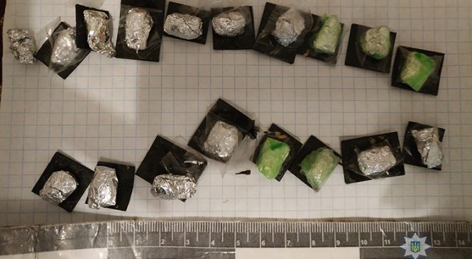 Женщинам из Запорожской области грозит от 6 до 10 лет лишения свободы: при обыске полиция нашла свертки с метадоном (ФОТО)