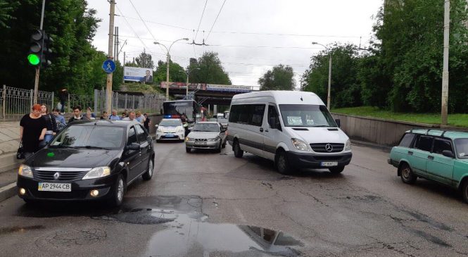 В Запорожье произошло еще одно ДТП с маршруткой (Фото)