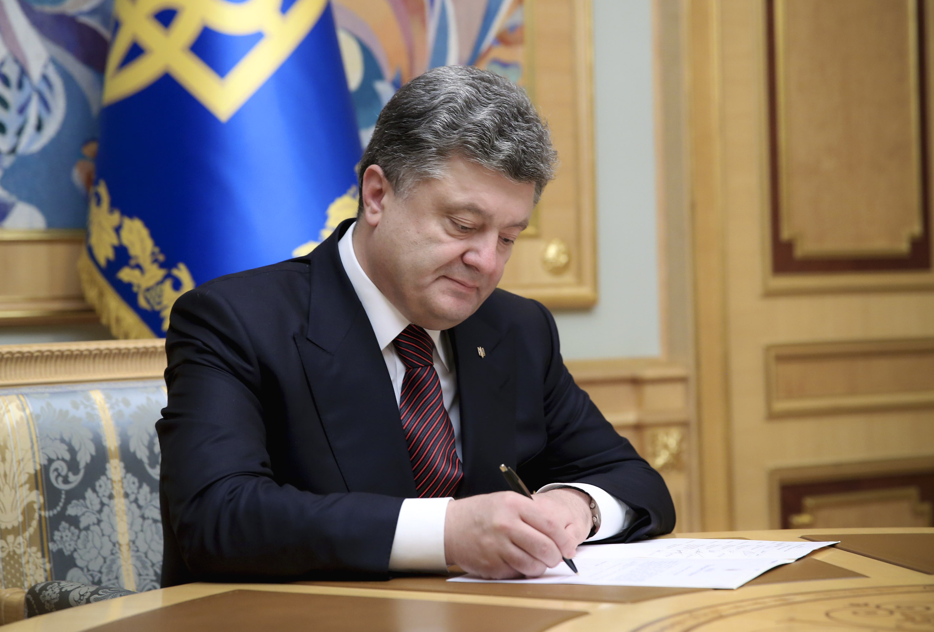 Кого и за что наградил орденами и званиями президент Порошенко?