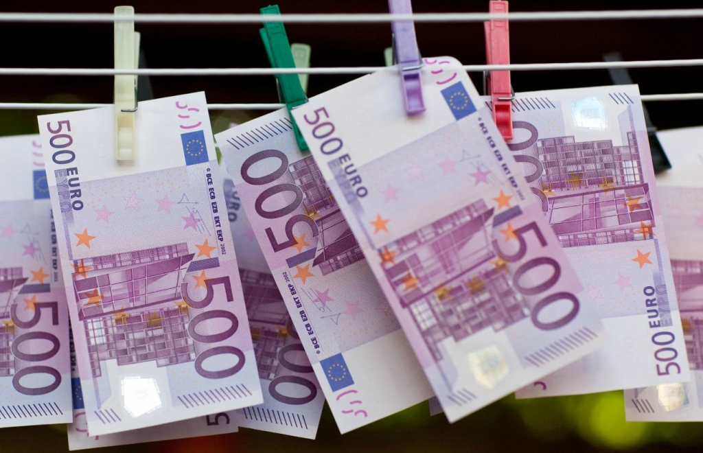 В Женеве канализация забилась банкнотами в 500 евро