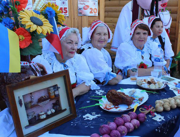 В Мелитополе прошел вкусный межнациональный фестиваль  “Вера. Надежда. Любовь”