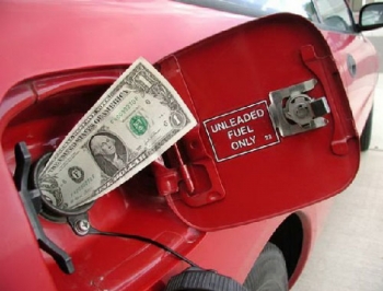 На АЗС дефицитный автогаз продолжает дешеветь, но на бензин и дизтопливо цены поднимаются