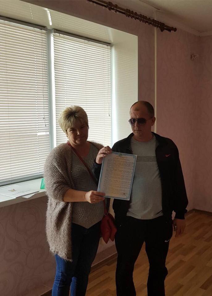 Юрий Луценко за свой счет купил квартиру для ветерана АТО
