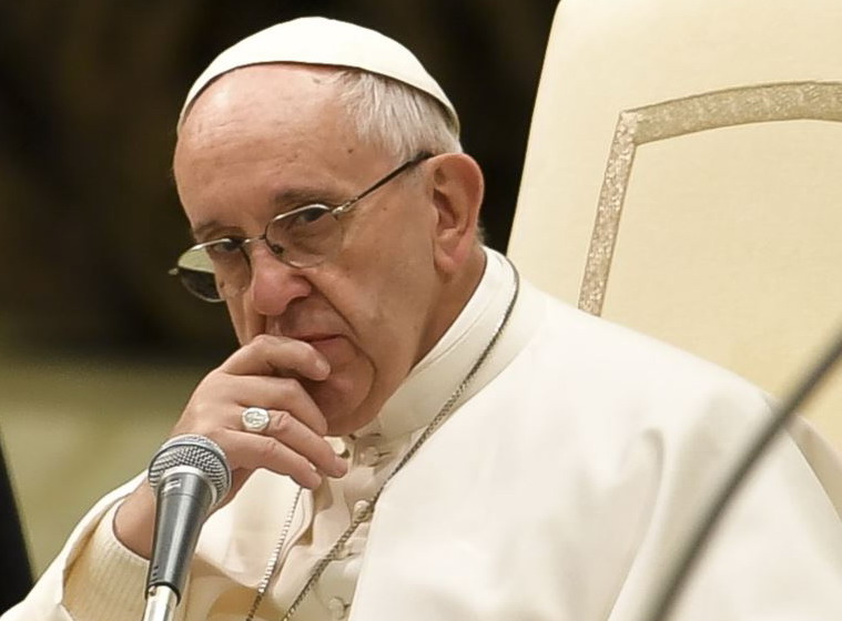 Папа Римский разбил себе голову в Колумбии