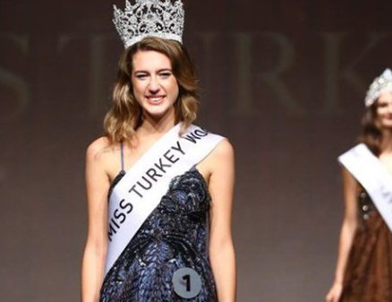 У “Мисс Турция-2017” отобрали корону из-за сообщения в Twitter