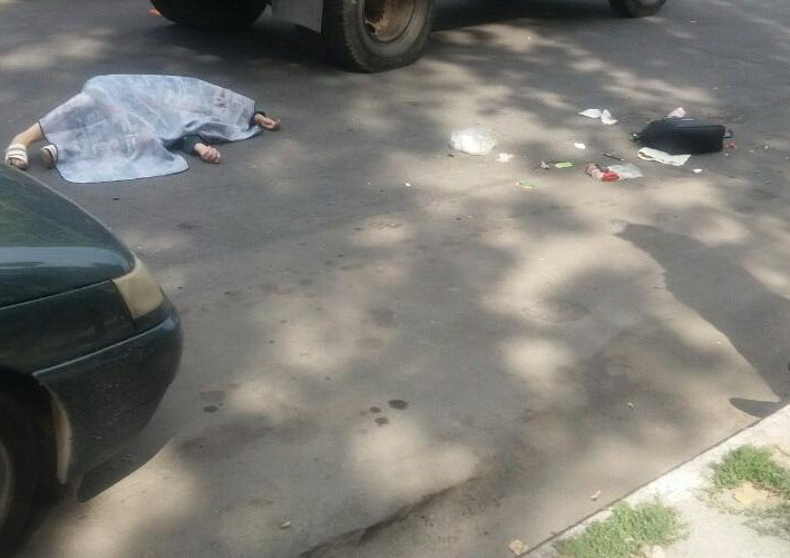 В Мелитополе женщина погибла под колесами грузовика