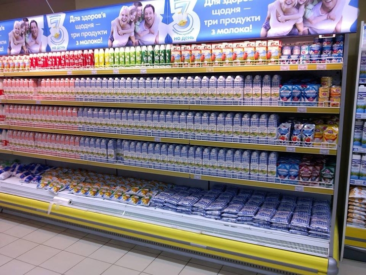 Вместо молока украинцам продают «белую субстанцию»