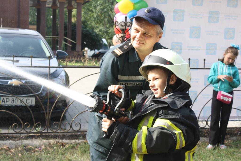 Запорожские спасатели участвовали в благотворительном фестивале