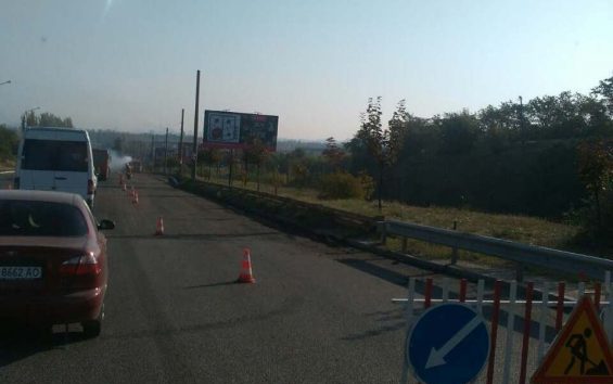 Испорченный понедельник, огромные пробки: городская власть в час пик решила чинить запорожские мосты