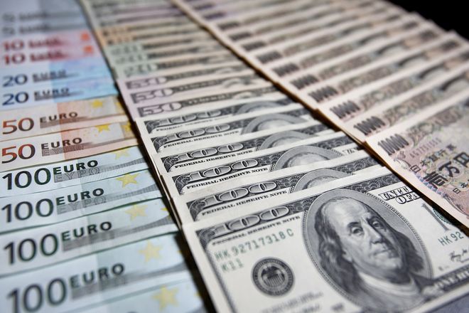 Курс доллара стремительно растет на фоне других валют