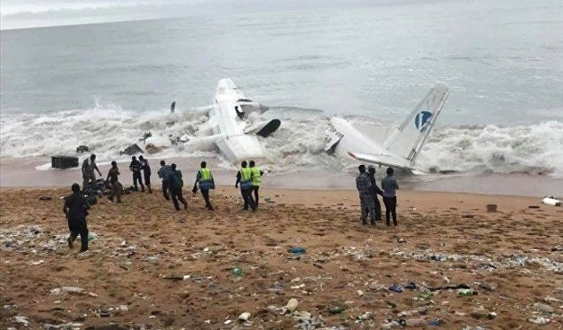 Грузовой самолет упал в море возле берегов Африки