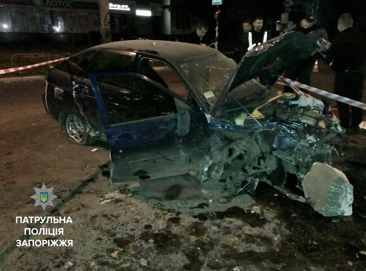 В Запорожье пьяный сотрудник СТО разбил три авто