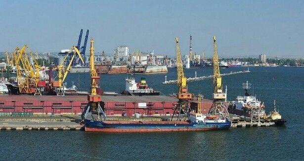 Бердянский порт терпит убытки из-за Керченского моста