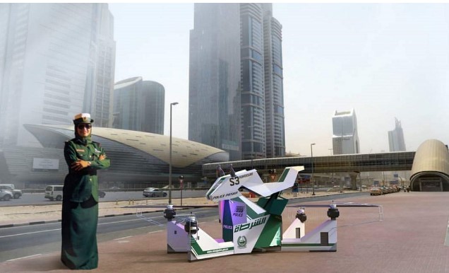 Полиция Дубая протестировала специально созданный для неё ховербайк
