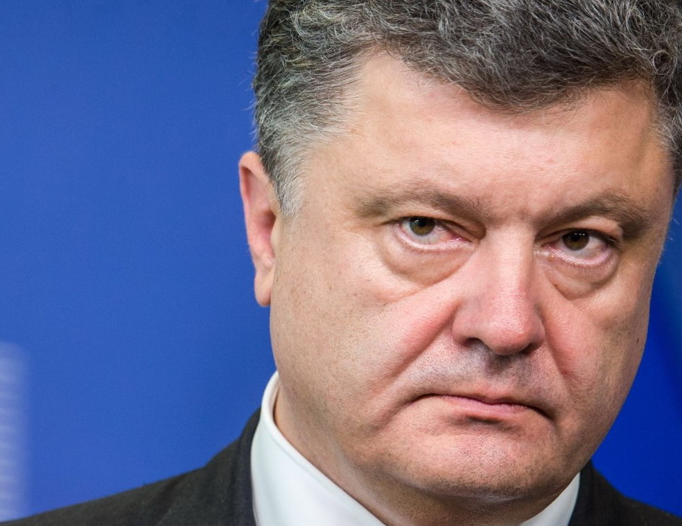 Порошенко потребовал немедленно раскрыть теракт в Киеве