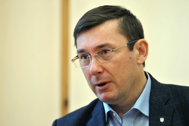 Луценко пригрозил военному прокурору сил АТО увольнением