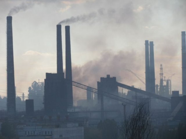 Промпредприятия города опять травили запорожцев выбросами