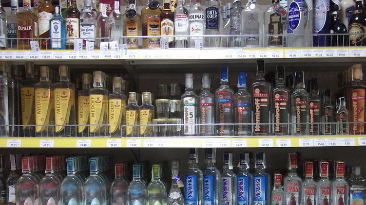 Вступил в силу запрет продажи алкоголя в столичных МАФах