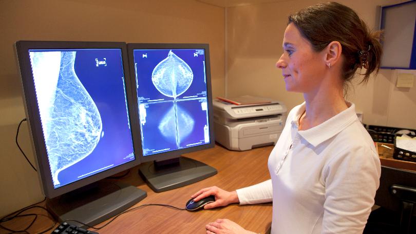 Минздрав призывает женщин посетить маммолога