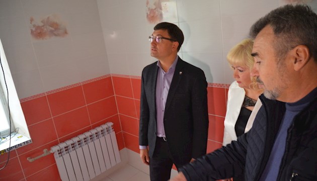 В Мариуполе туалет на миллион шокировал школьников