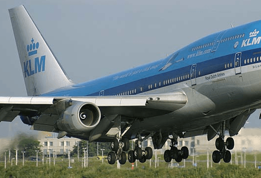 В небе над Амстердамом молния ударила в Boeing 777