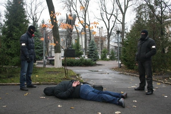 В Харькове задержали наркоторговцев с килограммом кокаина