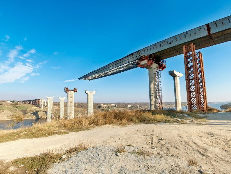 Запорожские мосты. Суд обязал подрядчика вернуть многомиллионный аванс