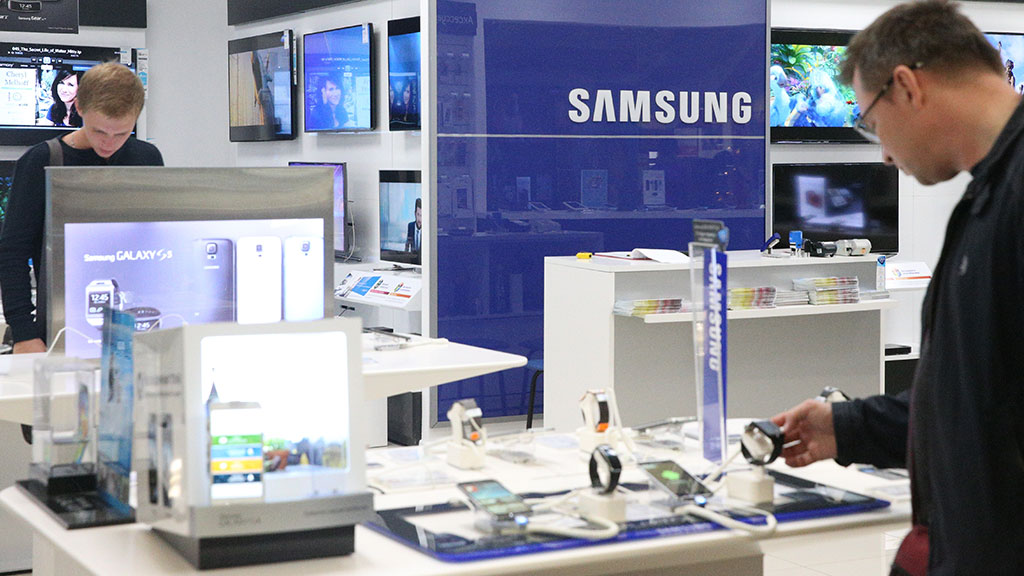 Samsung вышла в лидеры по продажам смартфонов