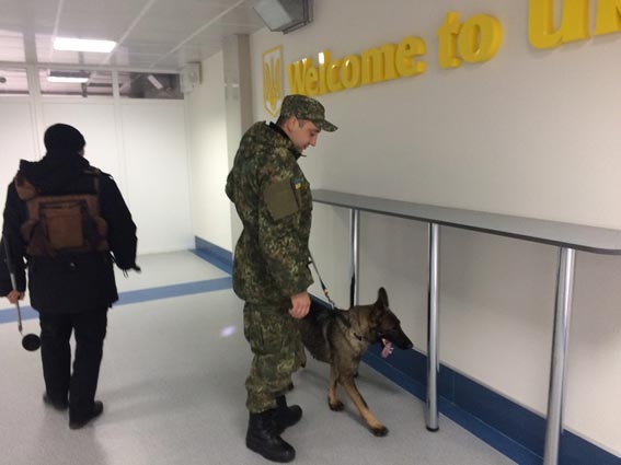 В Украине эвакуируют крупные аэропорты