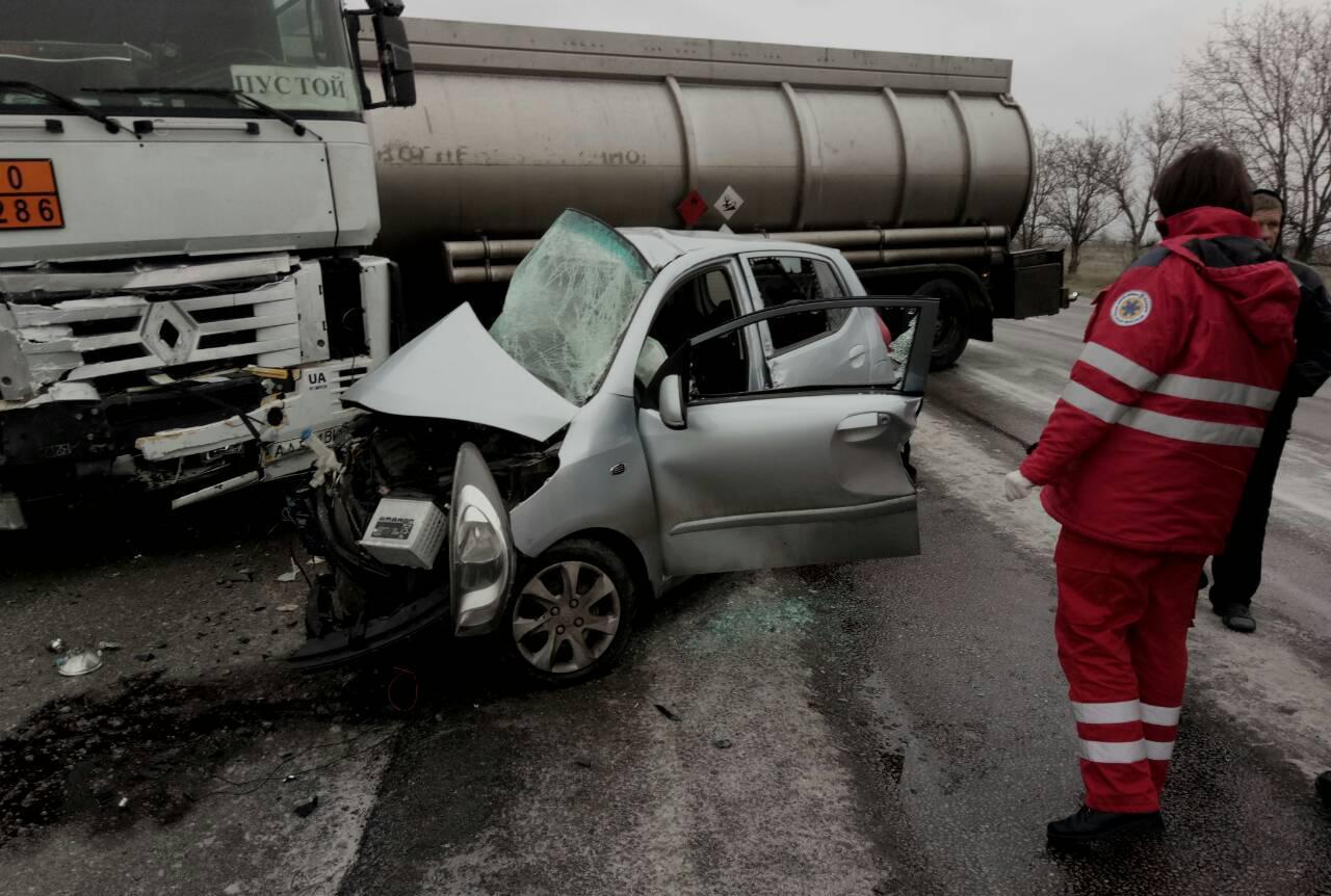 Жуткое ДТП под Запорожьем: погибли водитель и пассажир «Хюндай». ФОТО