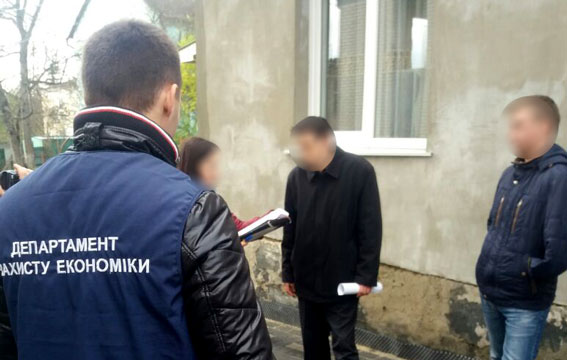 В Луцке полиция задержала экс-депутата облсовета на взятке