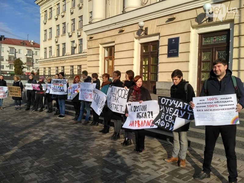 Возле Запорожской мэрии прошла акция посвященная Дню прав человека ООН