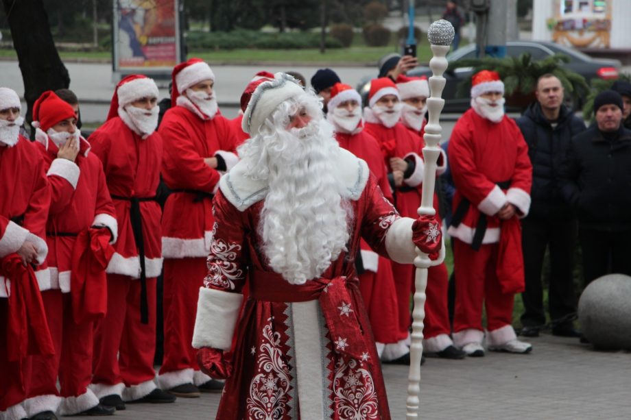 В Запорожье детей с ограниченными способностями поздравят 70 Дедов Морозов