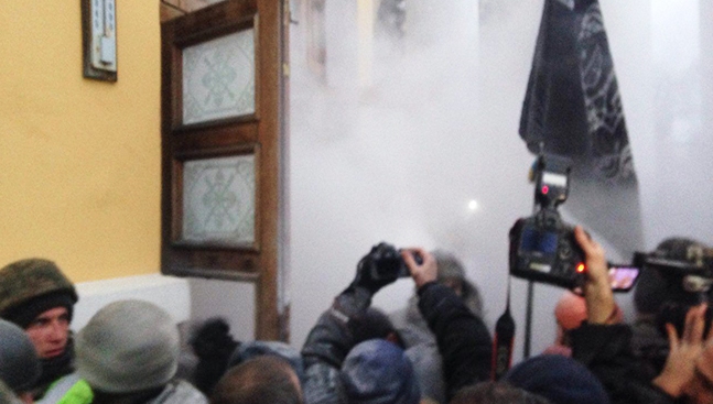 Полиция открыла уголовное производство из-за столкновений во дворце Октябрьском во время детского праздника