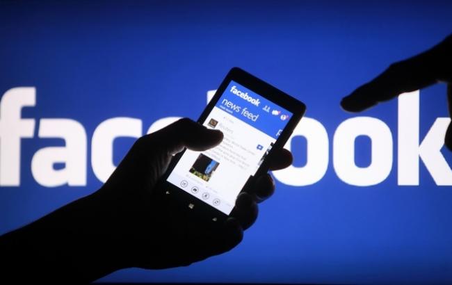 Facebook позволит отслеживать посты “фабрики троллей”