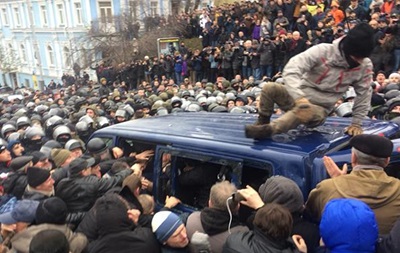 СМИ: Саакашвили освободили из авто силовиков