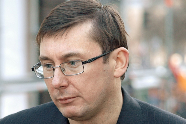 Луценко жалуется на сильное давление из-за конфликта с НАБУ