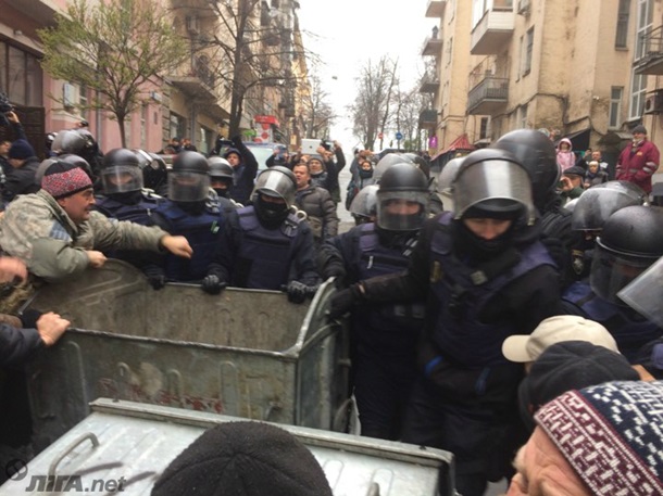 В Киеве начались столкновения между сторонниками Саакашвили и полицией