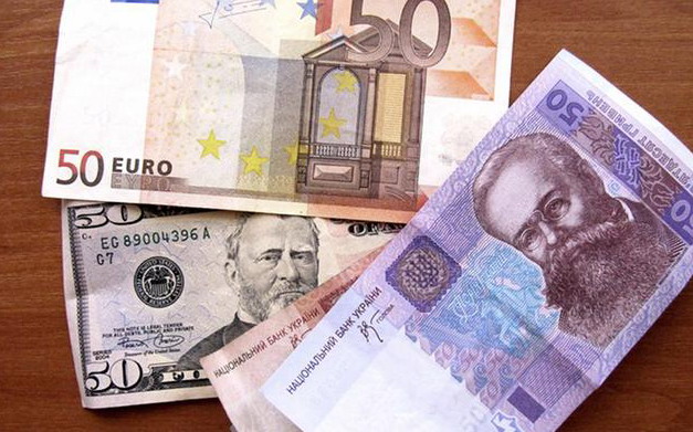 Официальный курс евро превысил отметку в 33 гривны
