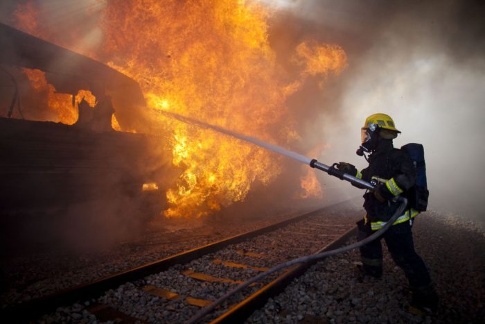 В Запорожской области 12 пожарных тушили пылающую маршрутку и внедорожник, – ФОТО