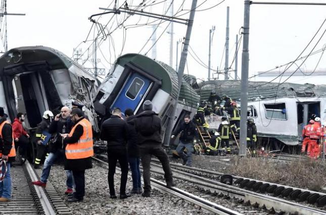 В пригороде столицы моды Милана произошла катастрофа: разбился пассажирский поезд